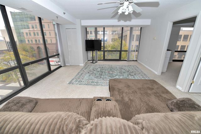 123 SW JEFFERSON Avenue E3E, Peoria, IL 61602