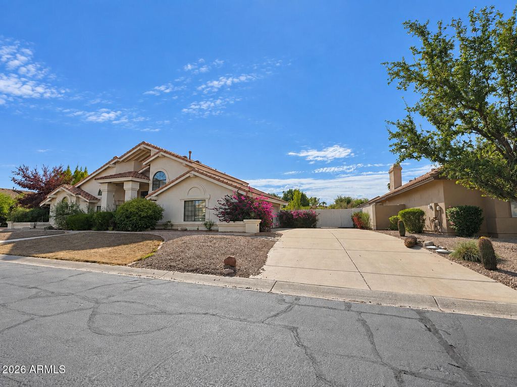 14131 W GREENVIEW Circle N, Litchfield Park, AZ 85340 — photo 3