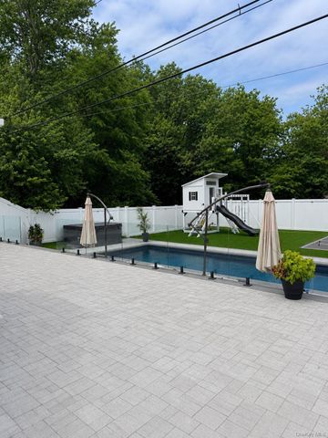 1396 Stephen Marc Lane, East Meadow, NY 11554