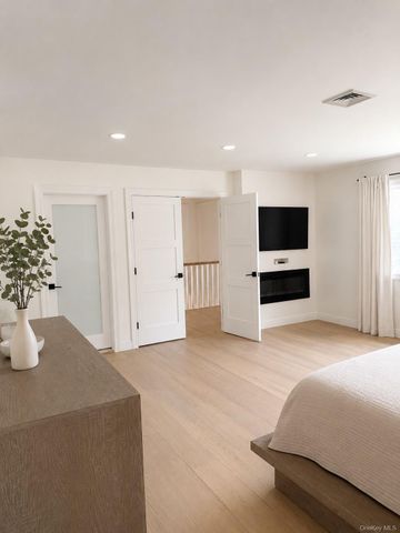 1396 Stephen Marc Lane, East Meadow, NY 11554