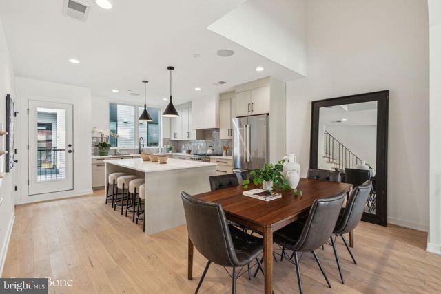 952 N 6TH ST, Philadelphia, PA 19123