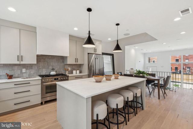 952 N 6TH ST, Philadelphia, PA 19123