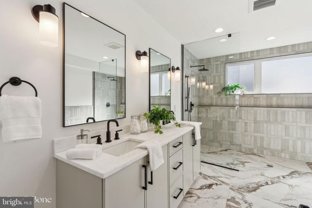 952 N 6TH ST, Philadelphia, PA 19123