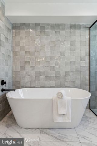 952 N 6TH ST, Philadelphia, PA 19123