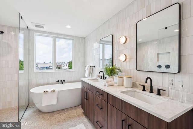 952 N 6TH ST, Philadelphia, PA 19123