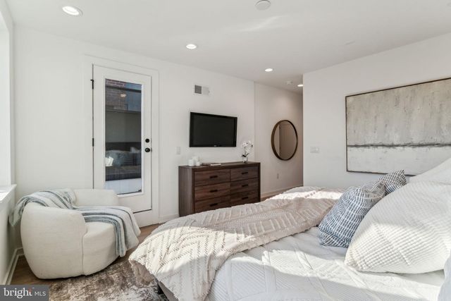 952 N 6TH ST, Philadelphia, PA 19123