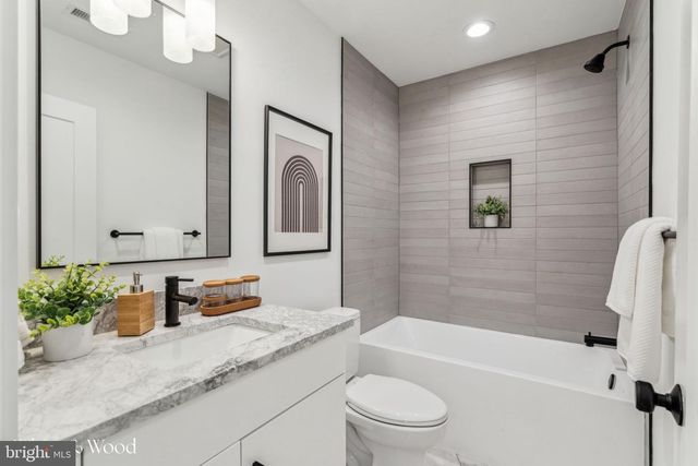 952 N 6TH ST, Philadelphia, PA 19123