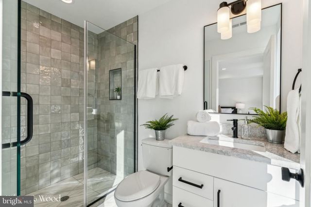 952 N 6TH ST, Philadelphia, PA 19123