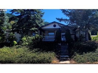 193 CLARK St, Myrtle Creek, OR 97457