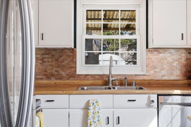 1011 Aurora STREET, Waukesha, WI 53186