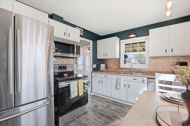 1011 Aurora STREET, Waukesha, WI 53186