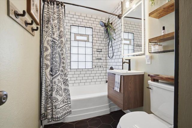 1011 Aurora STREET, Waukesha, WI 53186