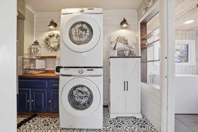 1011 Aurora STREET, Waukesha, WI 53186