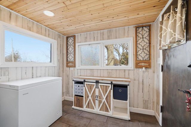 1011 Aurora STREET, Waukesha, WI 53186