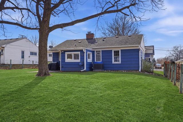 1011 Aurora STREET, Waukesha, WI 53186