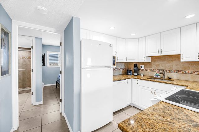 8470 W GULF BOULEVARD 609, Treasure Island, FL 33706