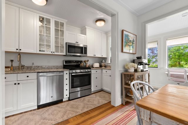 52 Bridge St, Hamilton, MA 01982