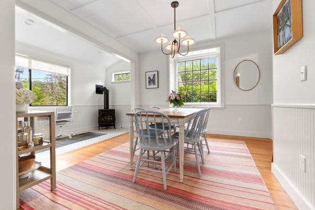 52 Bridge St, Hamilton, MA 01982