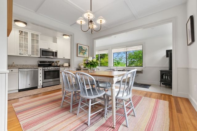 52 Bridge St, Hamilton, MA 01982