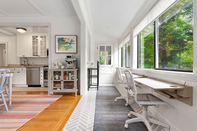 52 Bridge St, Hamilton, MA 01982