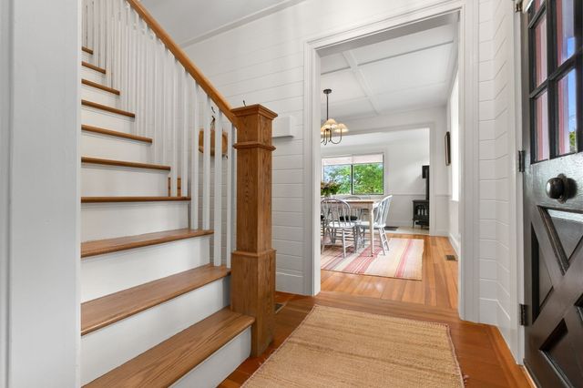 52 Bridge St, Hamilton, MA 01982