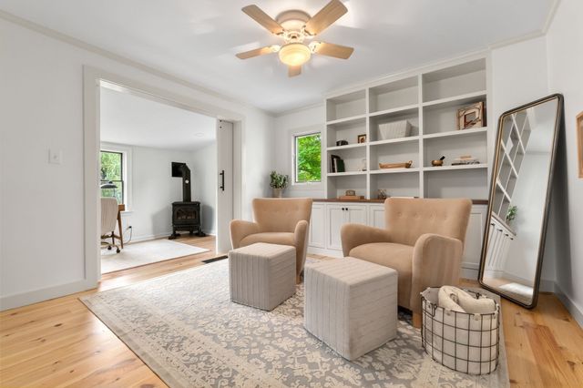 52 Bridge St, Hamilton, MA 01982