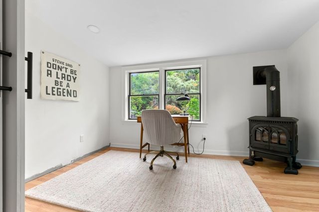 52 Bridge St, Hamilton, MA 01982