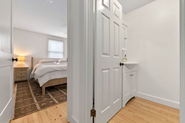 52 Bridge St, Hamilton, MA 01982
