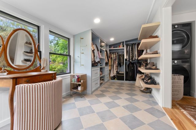 52 Bridge St, Hamilton, MA 01982