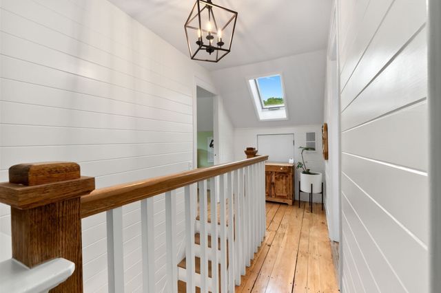 52 Bridge St, Hamilton, MA 01982