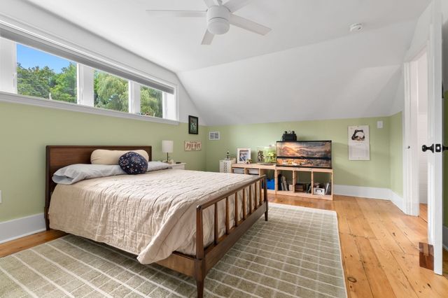 52 Bridge St, Hamilton, MA 01982