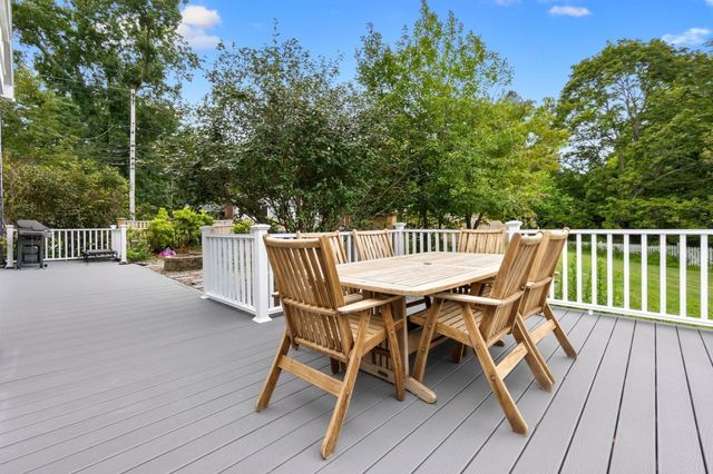 52 Bridge St, Hamilton, MA 01982