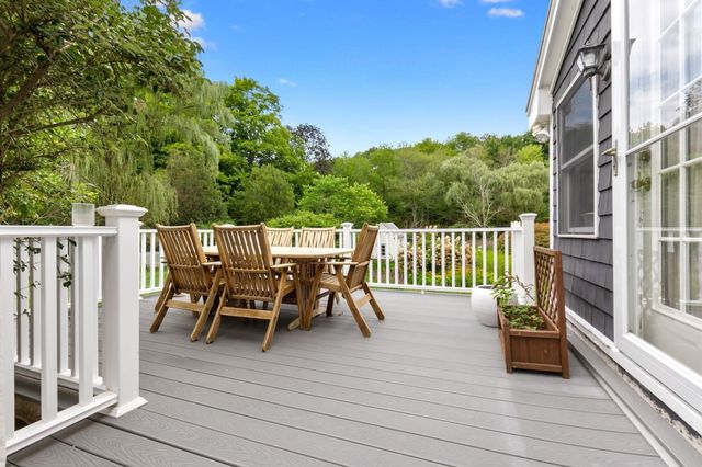 52 Bridge St, Hamilton, MA 01982