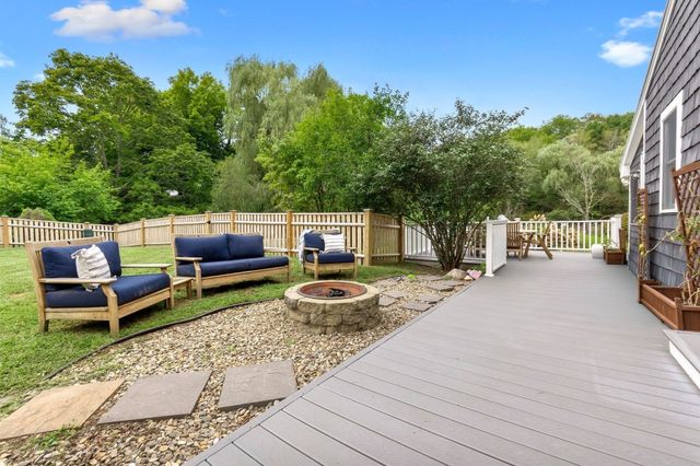 52 Bridge St, Hamilton, MA 01982