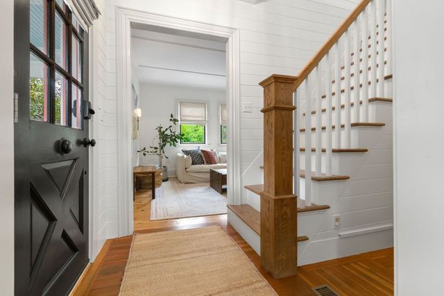 52 Bridge St, Hamilton, MA 01982