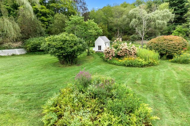 52 Bridge St, Hamilton, MA 01982
