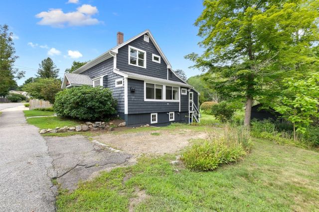 52 Bridge St, Hamilton, MA 01982