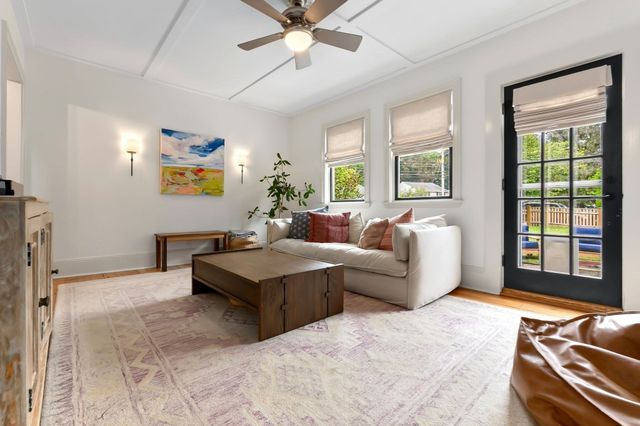 52 Bridge St, Hamilton, MA 01982