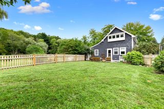 52 Bridge St, Hamilton, MA 01982