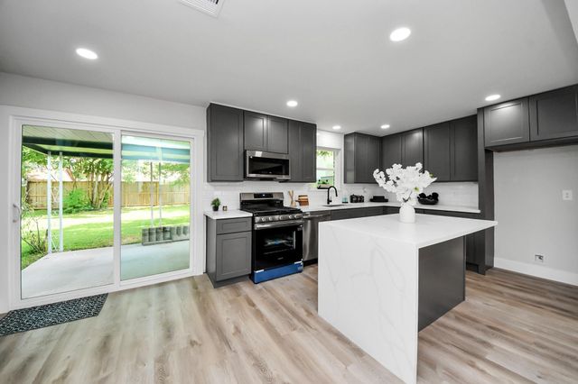 3414 Trelawney Drive, Pearland, TX 77581