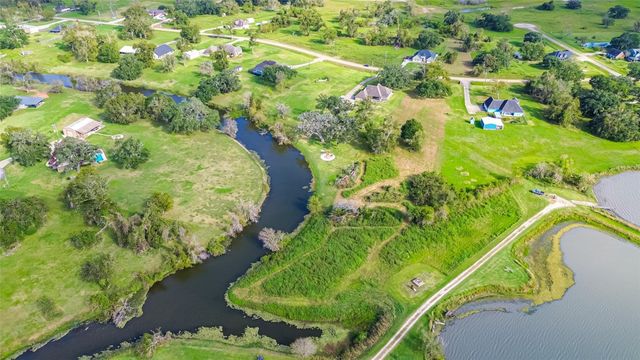 608 Wagon Wheel Tr Trail, Angleton, TX 77515