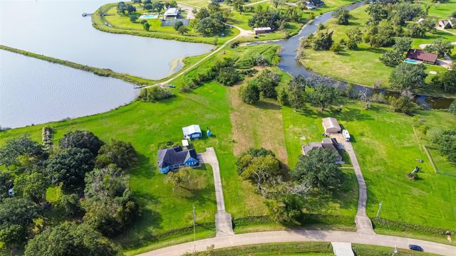 608 Wagon Wheel Tr Trail, Angleton, TX 77515