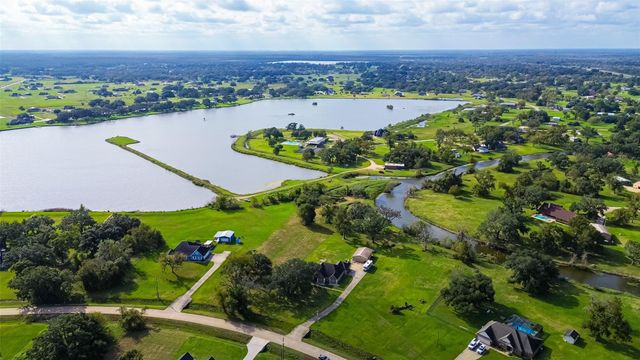 608 Wagon Wheel Tr Trail, Angleton, TX 77515