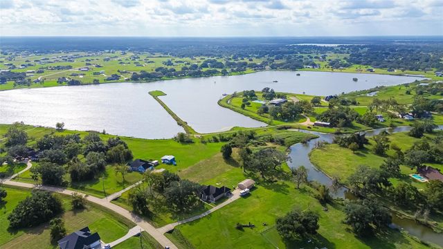 608 Wagon Wheel Tr Trail, Angleton, TX 77515