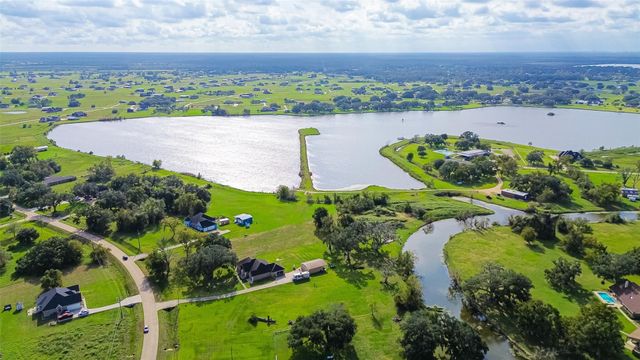 608 Wagon Wheel Tr Trail, Angleton, TX 77515