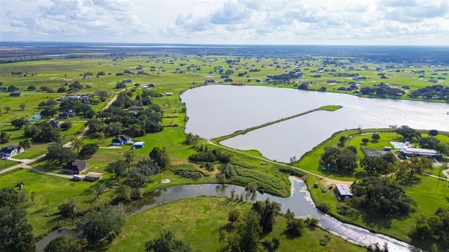 608 Wagon Wheel Tr Trail, Angleton, TX 77515