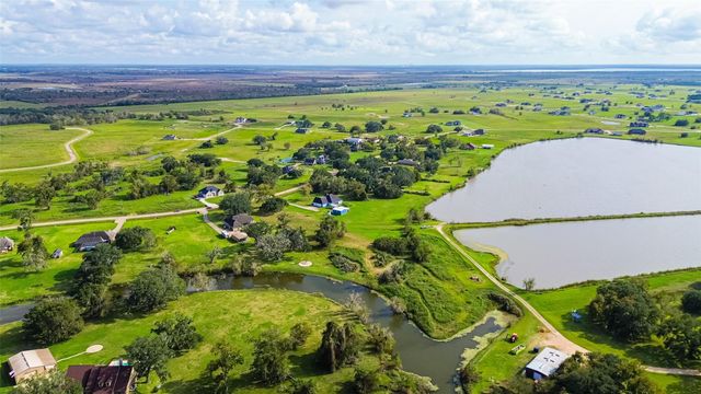 608 Wagon Wheel Tr Trail, Angleton, TX 77515