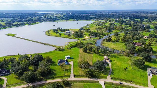 608 Wagon Wheel Tr Trail, Angleton, TX 77515