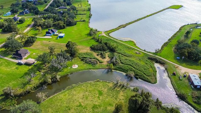 608 Wagon Wheel Tr Trail, Angleton, TX 77515