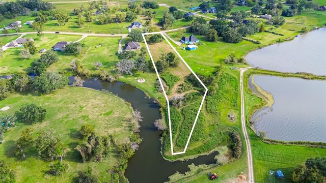 608 Wagon Wheel Tr Trail, Angleton, TX 77515